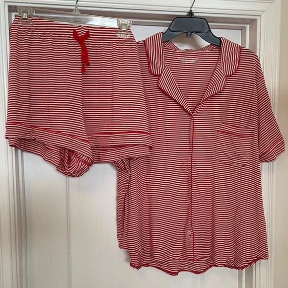 Victoria’s Secret NWOT short sleeve pjs set size XX-Large, red and white stripes - Picture 1 of 15